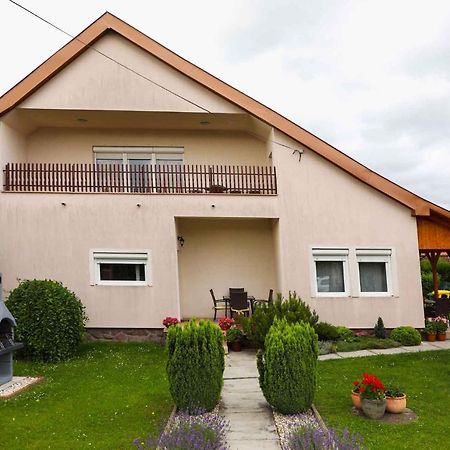 Holiday home in Balatonkeresztur 19455 Kültér fotó