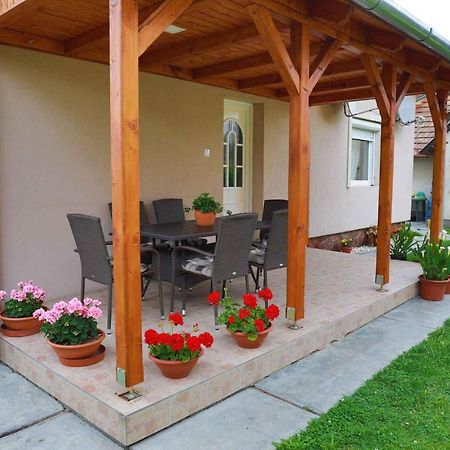 Holiday home in Balatonkeresztur 19455 Kültér fotó