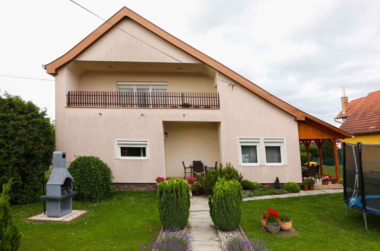 Holiday home in Balatonkeresztur 19455 Kültér fotó